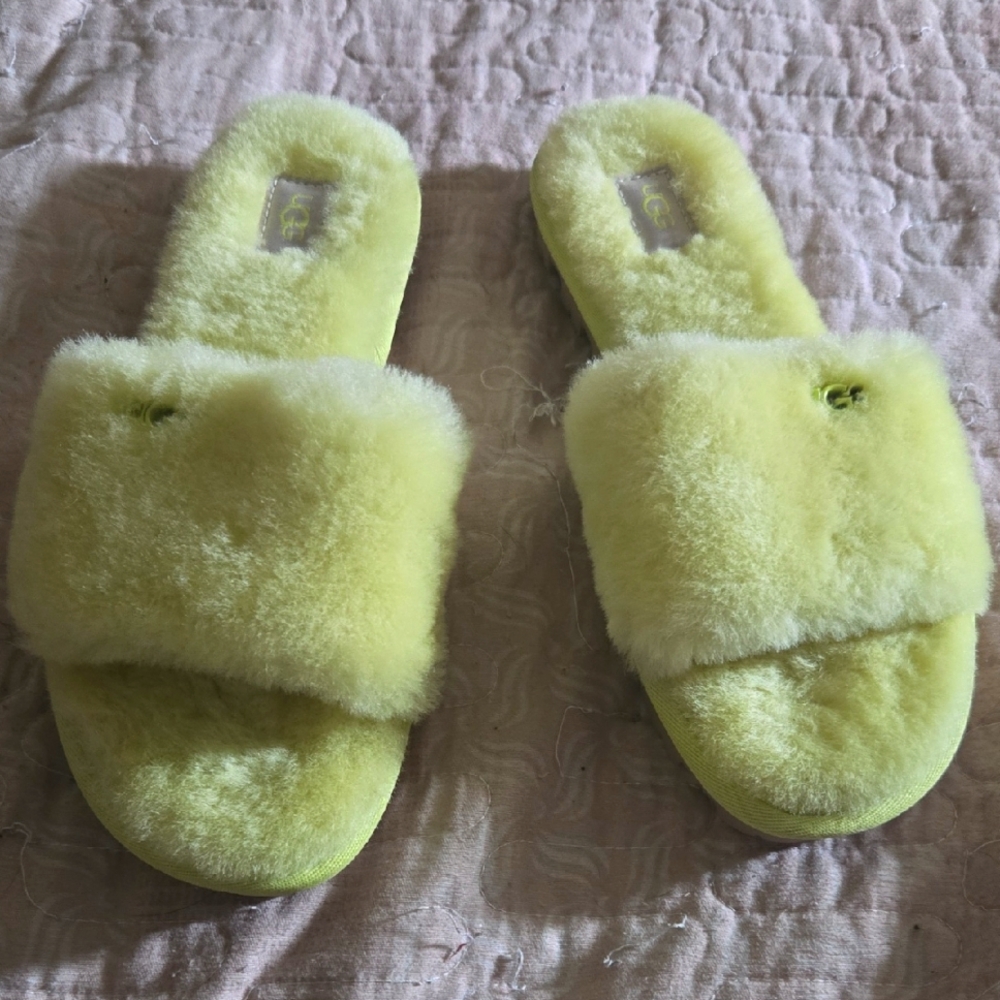 UGG Fluffy Yellow/green Slider Slippers Size7
